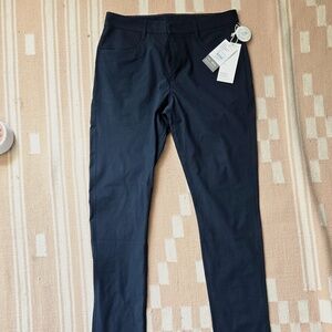 Vuori meta pant 32” inseam in ink Size 32 NWT